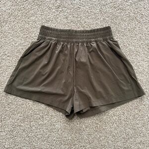 Vuori Villa Oregano Green Shorts